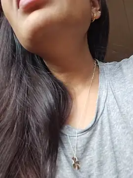 SelenaGomez26 live cam on StripChat