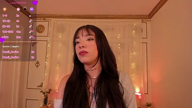 EmaLittle live cam on StripChat