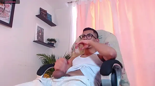 TOMBOYSEXX live cam on StripChat