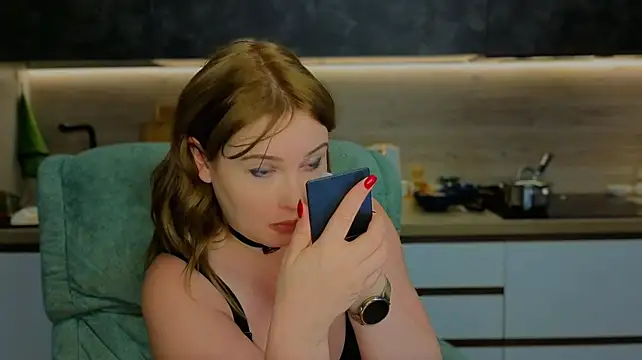 katniss_k (F milf) - naked body tease