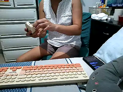 nhayasquirt live sex cam