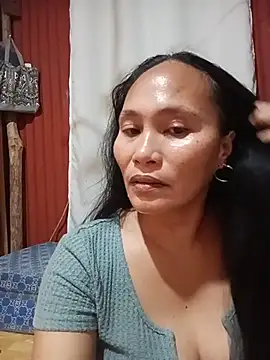 Queenslay live cam on StripChat