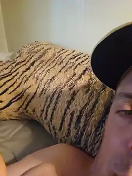 heterohotguy78 live cam on StripChat