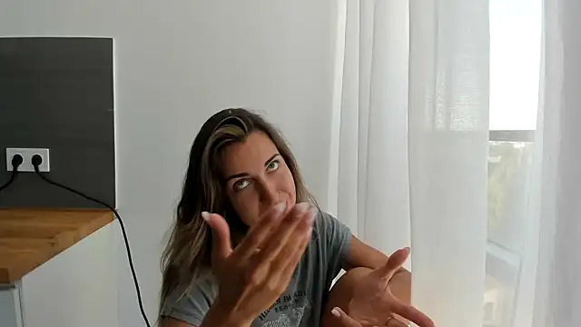 summmmersky1 live cam on StripChat