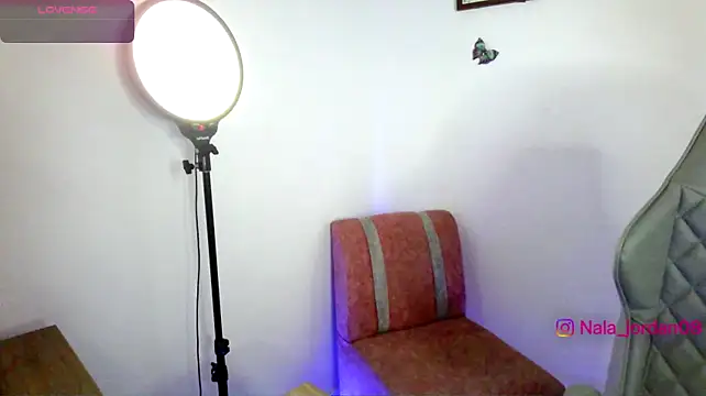 Nala_j8 live cam on StripChat