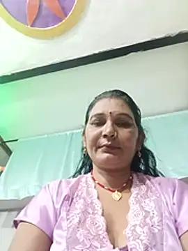 YOURFIVAA live cam on StripChat
