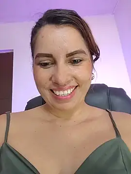 naty_hot4uu live cam on StripChat