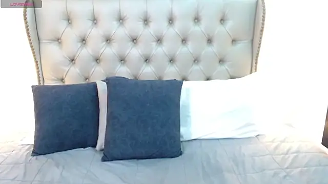 Liiamthompson live cam on StripChat