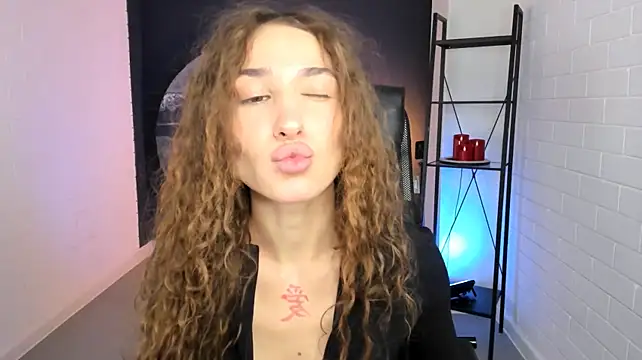 AsterBlom live cam on StripChat