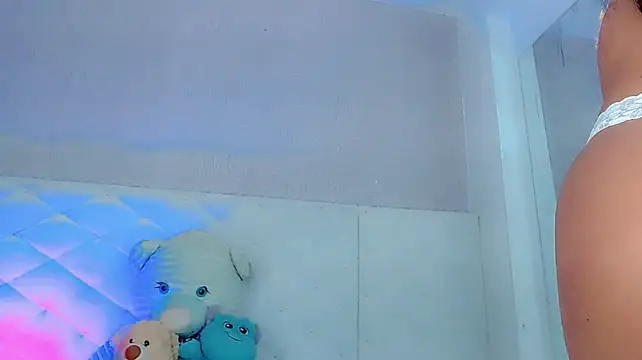 sheylarjenner_23 live cam on StripChat