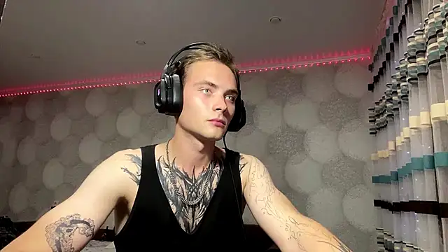 ErnestTarlet live cam on StripChat