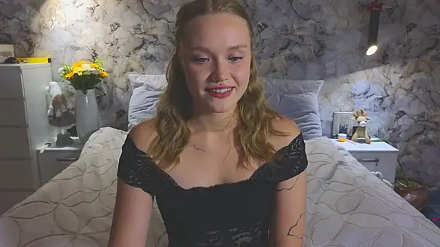 Aurora_Golden1 live cam on StripChat