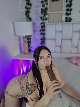 Miaa_gh1 live cam on StripChat