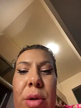 KrisKkiki live cam on StripChat
