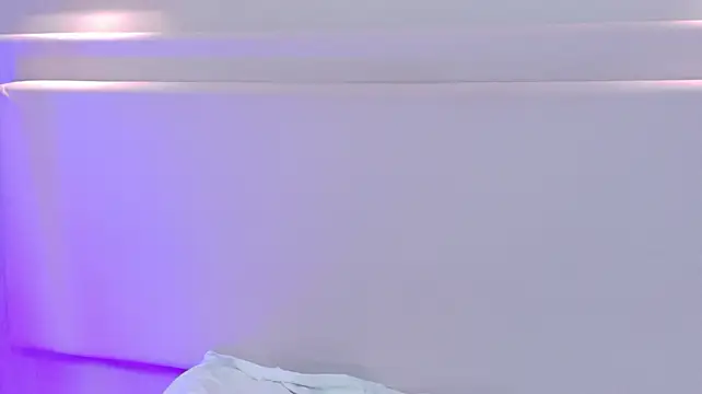 NaomiKlarc live cam on StripChat