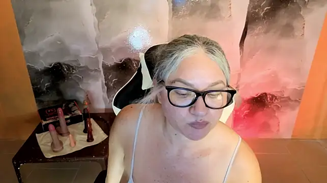 MarianL0ve live cam on StripChat