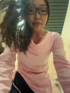 trytomakememoam live cam on StripChat