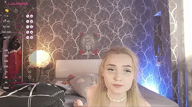 MiaMiaMeow live cam on StripChat