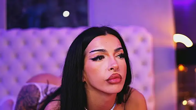 NouraMalvi live cam on StripChat