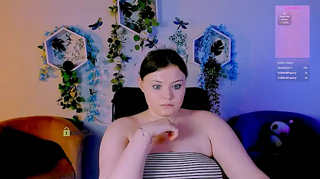 nikole_kitt live cam on StripChat