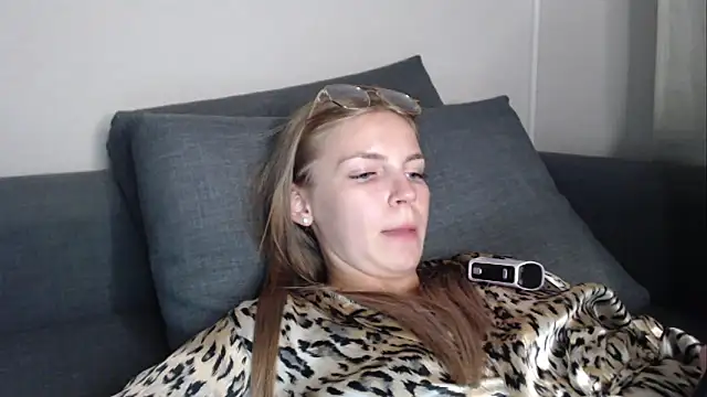 HitGyrl live cam on StripChat