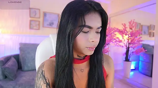 MeganLowell live cam on StripChat