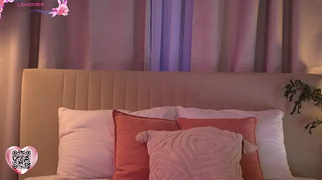 emmiellee (F young) - One finger inside for my tight pussy