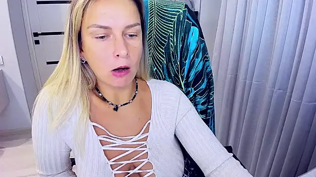 alexiadarren (F young) - bare breasts