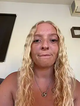 Sophie_cute06 live cam on StripChat