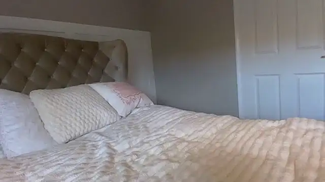 Perky_tits28 live cam on StripChat