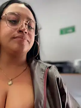 outdoors-mia_khalifa (F young) - breasts in the open air 🤞