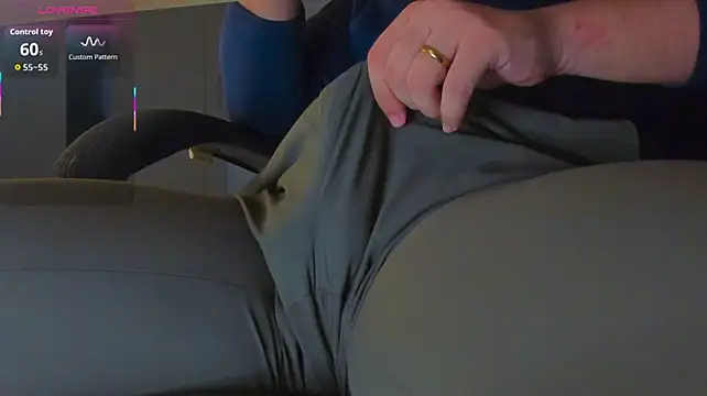 BulgeArt live cam on StripChat
