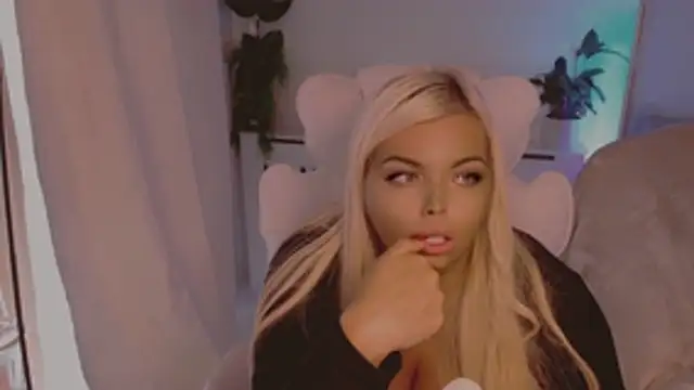 Siren-xiv live cam on StripChat