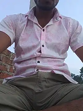 Daddyishere_19 live cam