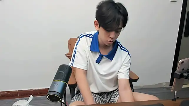 JKQ_334 live cam on StripChat
