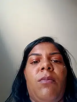 Indiazinhax live cam on StripChat