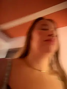 Emiily_lee live cam on StripChat