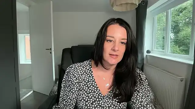 yourcassiexo live cam on StripChat