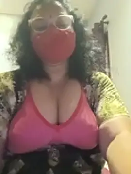 Tamil_Sivani live cam on StripChat