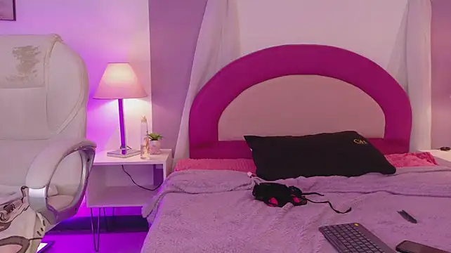 Kaoryy_1 live cam on StripChat