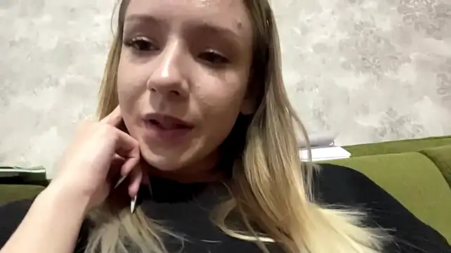 LeomaCrozat live cam on StripChat