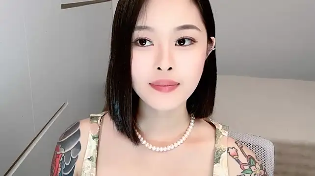 Ivy_360 live cam on StripChat