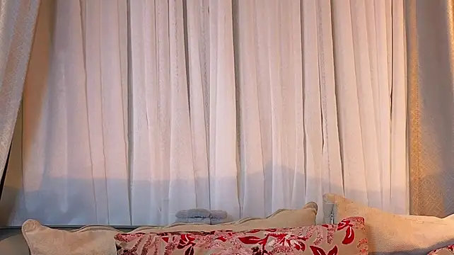 Mariana_Kalo live cam on StripChat