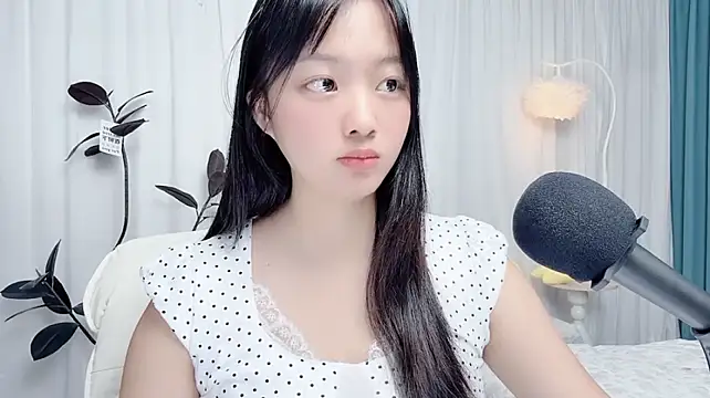 Winnie666999 live cam on StripChat