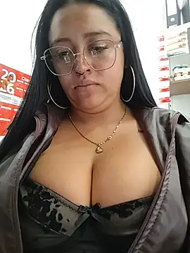 outdoors-mia_khalifa (F young) - breasts in the open air 🤞