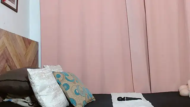 nickyCollins live cam on StripChat