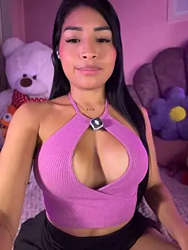 Pocahontascute_33 live cam on StripChat