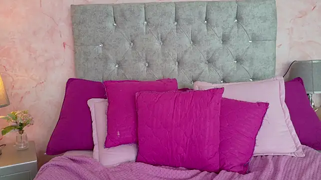 NicolJeans live cam on StripChat