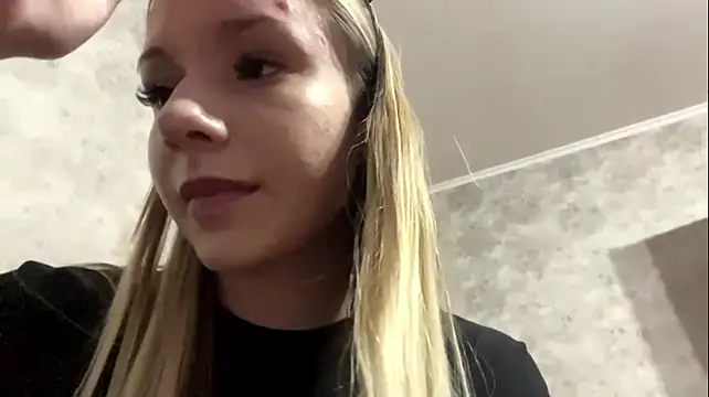 LeomaCrozat live cam on StripChat