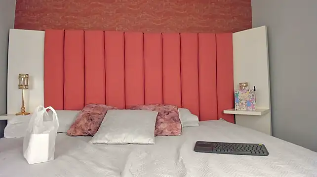 littlespots live cam on StripChat